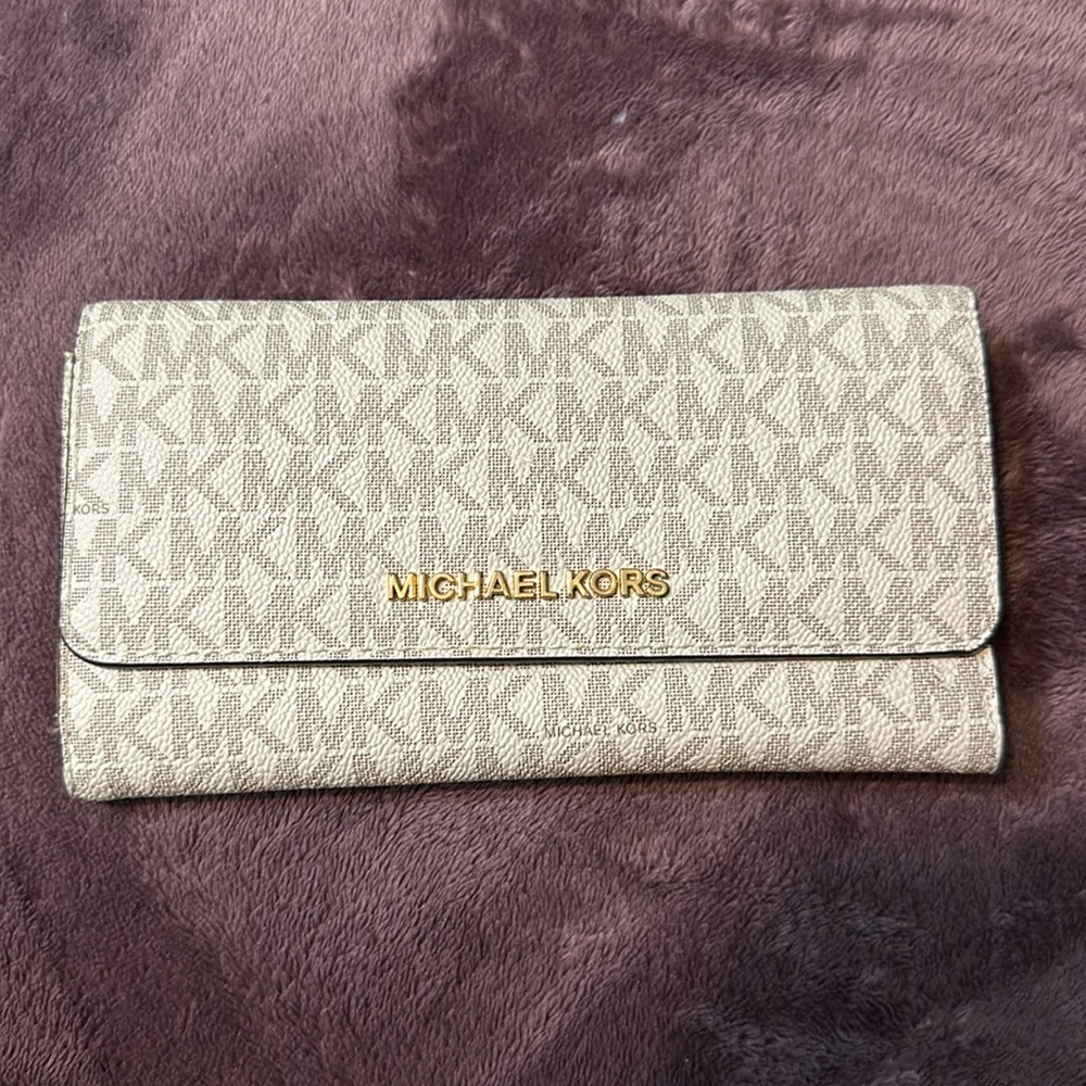 Michael kors wallet